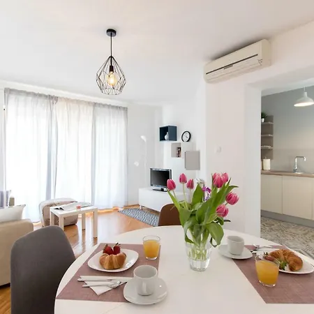 App Lov Apartment Umag Exterior photo