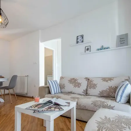 App Lov Apartment Umag Exterior photo